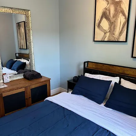 Blue Room In Dorothy\'S Bnb