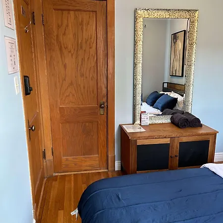 Blue Room In Dorothy\'S Bnb