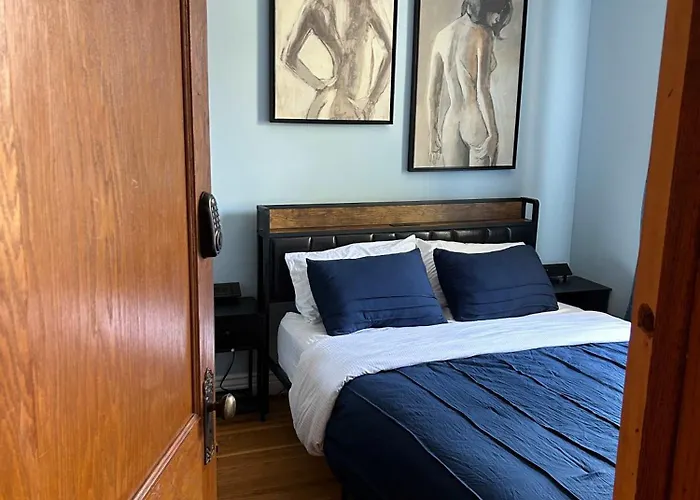 Blue In Dorothy's Bed and breakfast *